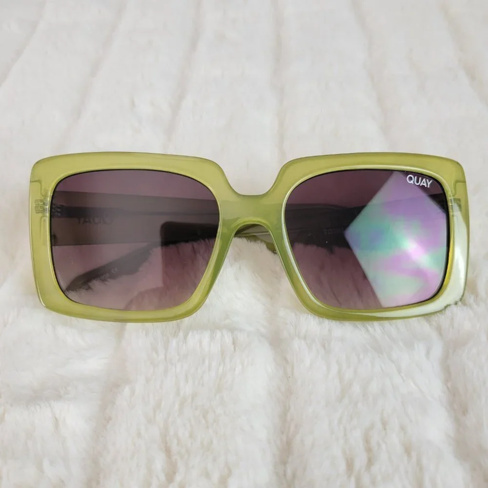 QUAY // ltd ed paris hilton premium-injection green frames brown fade lens
